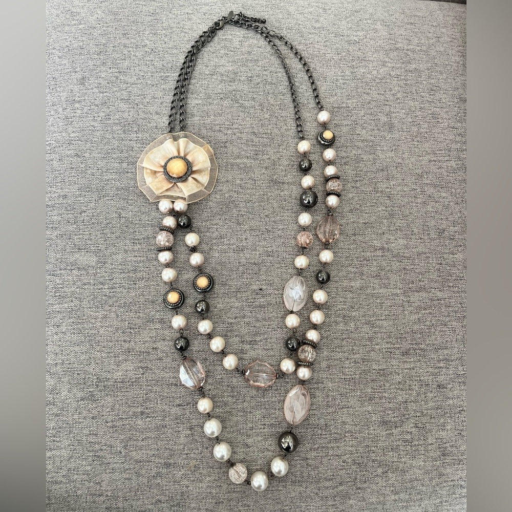 New York and Co Long necklace